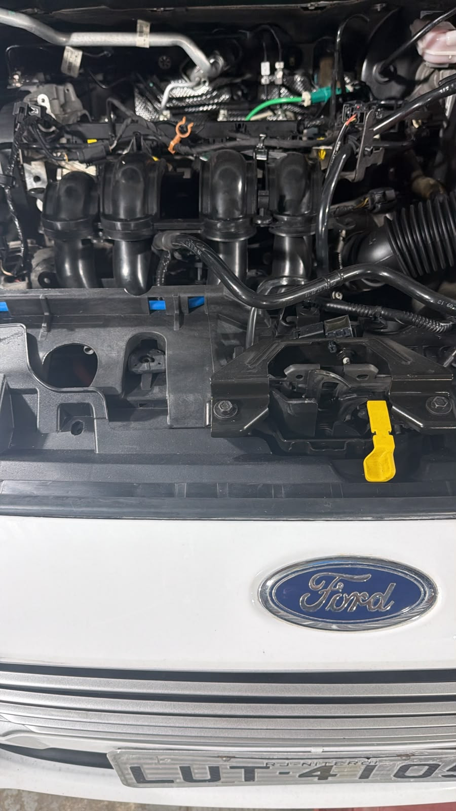 Motor aberto para diagnóstico na oficina Garcia's Motors