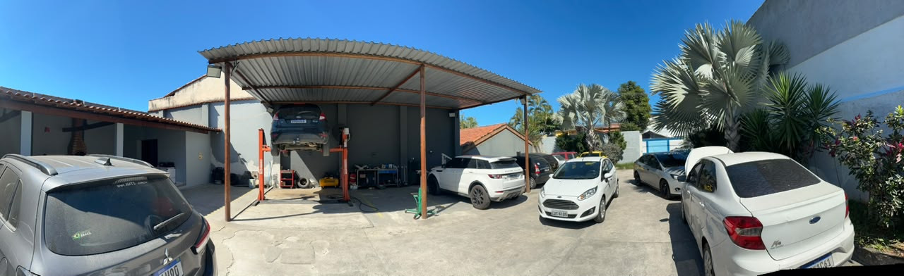 Vista panorâmica da oficina Garcia's Motors, em Itaipu, Niterói